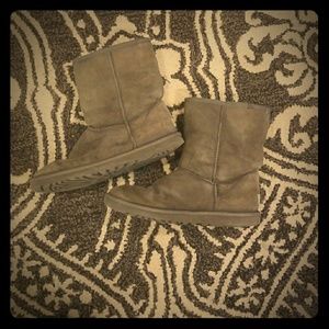Grey short ugh boots